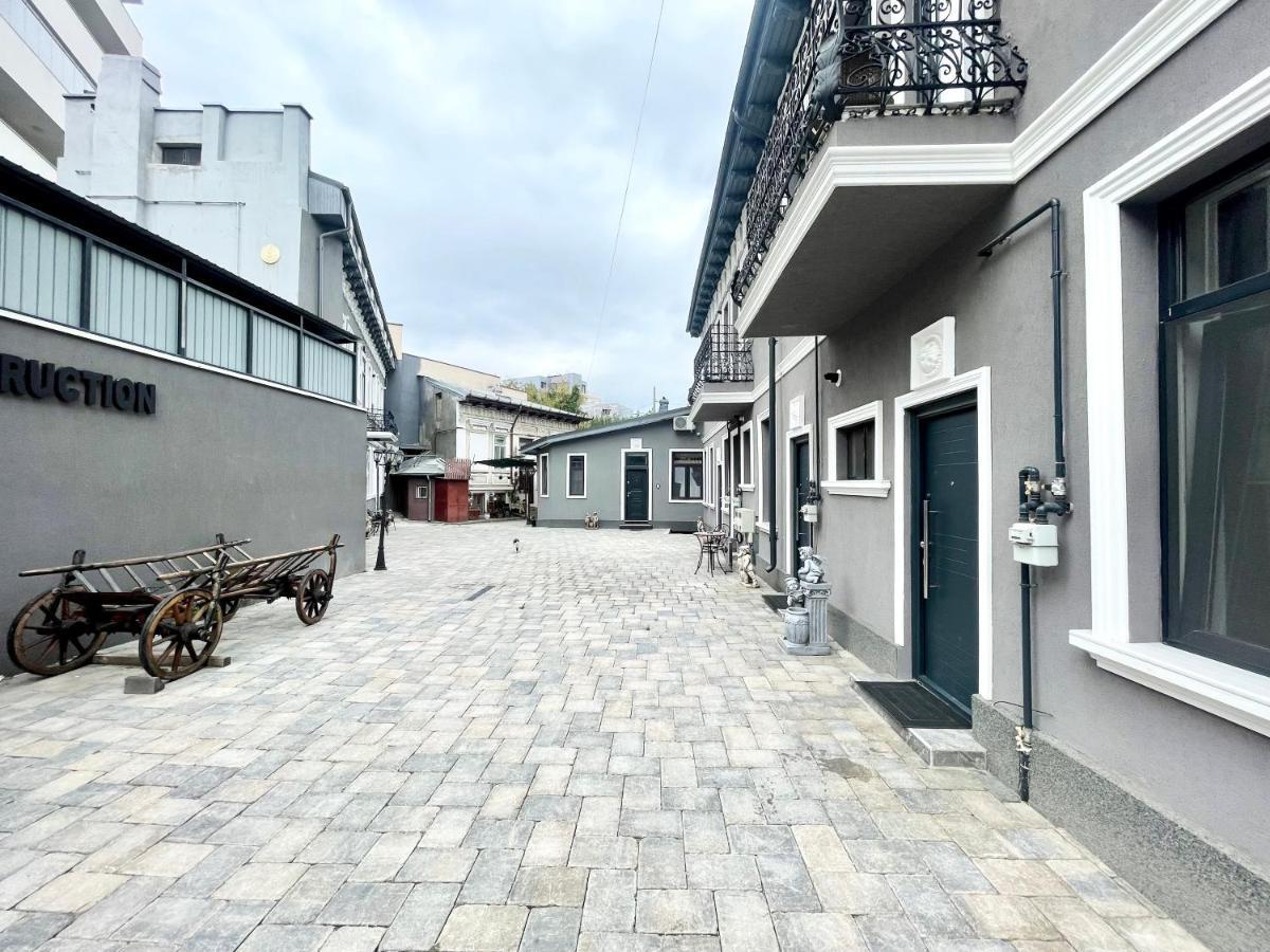 Studio 8 Bukares Bagian luar foto