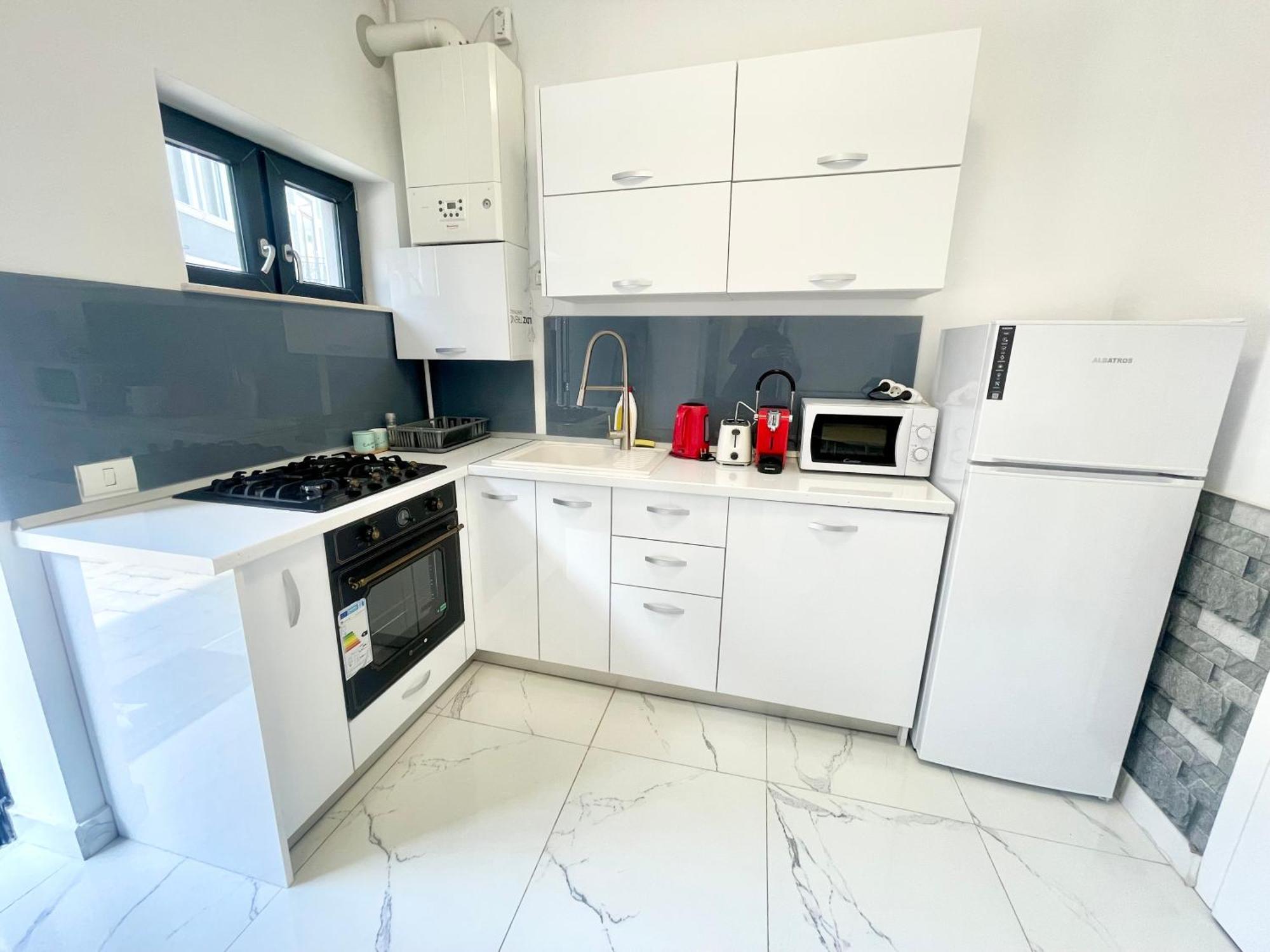 Studio 8 Bukares Bagian luar foto